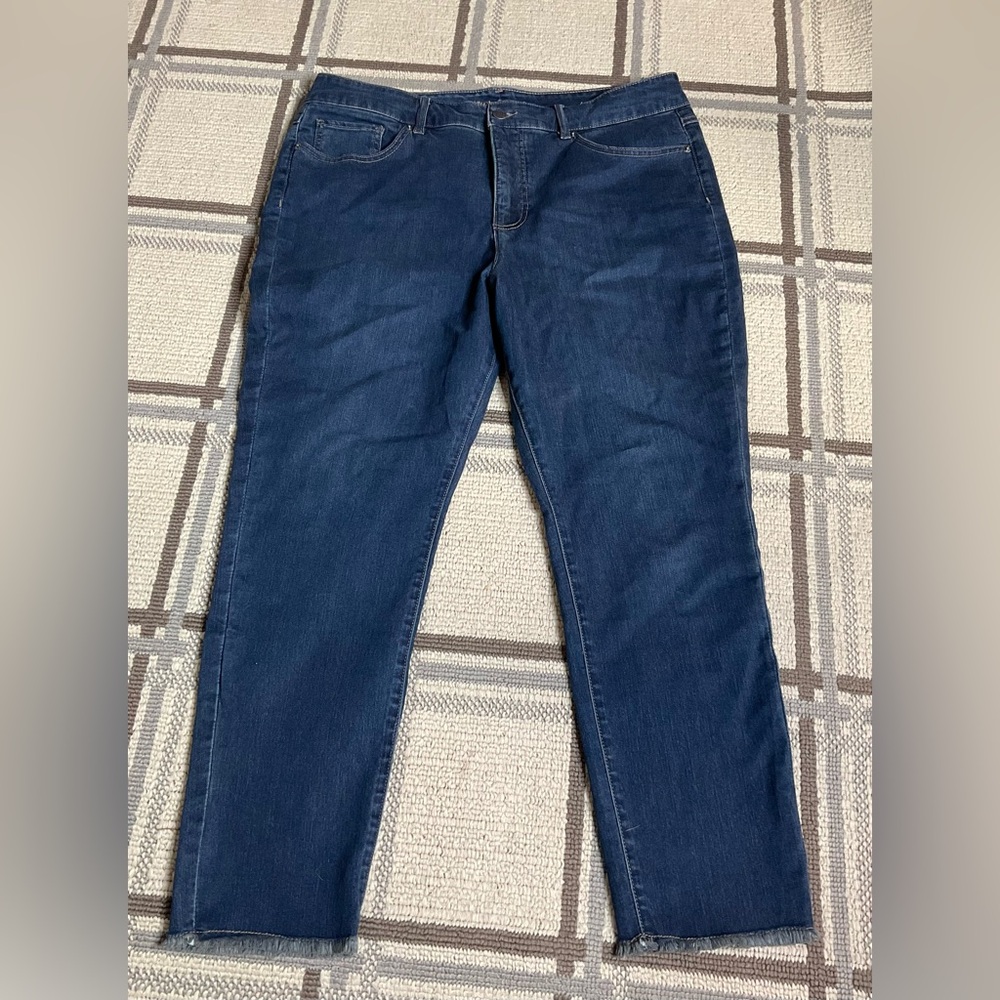Women In Control Jeans frayed cuffs waist stretch 16”(2”),12”mid rise,26” inseam